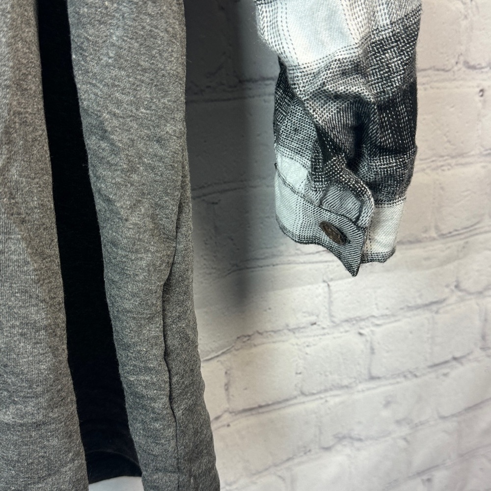 BloomChic Black and Gray Plaid Sleeve Henley Top Plus Size 2X - Picture 4 of 7